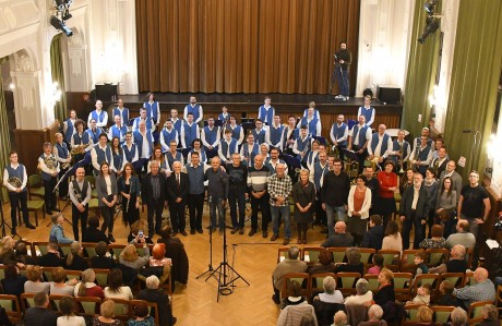 Születésnapot ünnepelt a Székesfehérvári Fúvószenekar a Szent István teremben